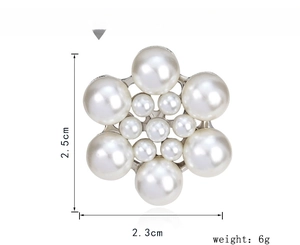 Floral pearl brooch detail with dimensions 2.3cm by 2.5cm and 6g weight specification