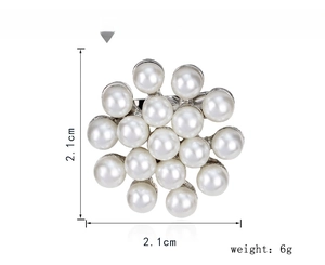 Detailed view of floral pearl brooch with 2.1cm diameter and 6g lightweight silver base