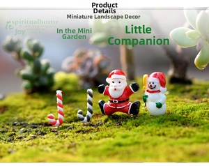 Miniatures de Noël en résine sur mousse avec le Père Noël, un bonhomme de neige et sucre