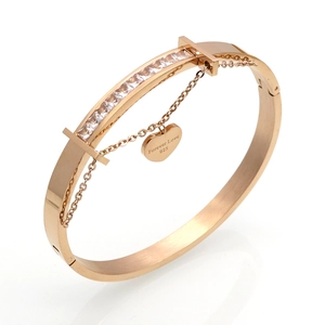 Rose gold chain heart bracelet with pavé white zircons and 'Forever Love' engraving