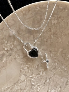 Close-up of S925 silver heart lock necklace with black agate stone and toggle clasp