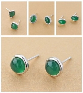 Detailed grid showing four styles of 925 silver stud earrings with green gemstones