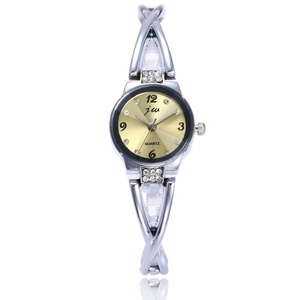 Orologio da donna in argento con cinturino in metallo traforato e quadrante dorato con strass