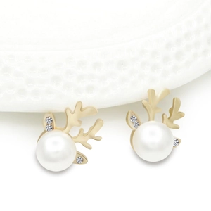 Élégantes boucles d'oreilles renne dorées avec perles blanches et détails en cristal