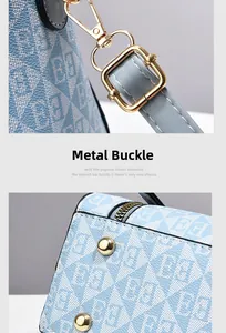 Dettaglio della borsa in pelle martellata azzurra con monogramma LB e fibbie dorate
