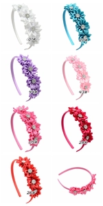Détails de bandeaux floraux faits main avec pétales en satin et centres en cristal brillant