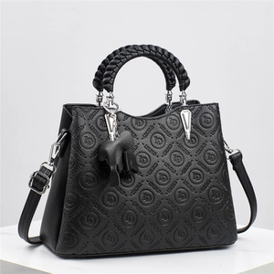Bolso De Mano De Cuero PU Repujado Para Mujer Con Asa Tejida Y Colgante De Elefante Bolso De Hombro Elegante De Gran Capacidad