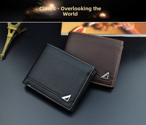 Gros plan de portefeuilles en cuir grainé noir et marron avec coutures contrastées