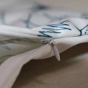 Detailed view of the invisible grey zipper on a white decorative DIY coloring pillowcase