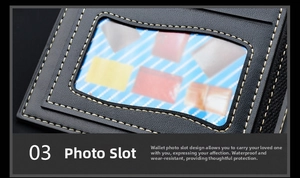 Gros plan de l'intérieur d'un portefeuille en cuir noir avec fente photo et coutures jaunes