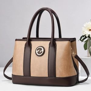 Borsa a mano alla moda bicolore con logo in metallo dorato e tracolla rimovibile in pelle