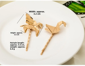 Detailed size view of golden origami Pegasus hair clip showing dimensions and weight