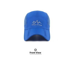 Détail d'une casquette de sport bleu roi à séchage rapide avec maille et logo outdoor