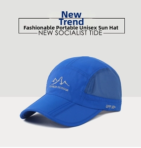 Détail de la casquette bleue montrant les panneaux en maille et l'indice UPF 50+