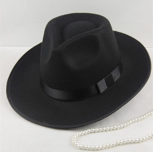 Vue de dessus d'un chapeau Fedora en laine noire à large bord avec ruban de satin