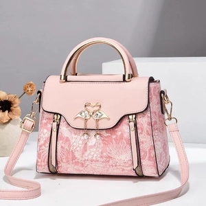 Sac à main rose en cuir PU avec boucle cygne et élégant motif jacquard floral