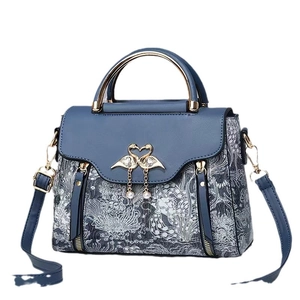 Sac à main en similicuir bleu clair avec imprimé floral et fermoir cygne doré