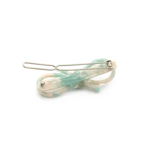 Barrette nœud minimaliste en acétate, coloris vert pastel et blanc nacré
