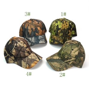 Dettaglio di quattro motivi mimetici bionici per cappellini da baseball outdoor