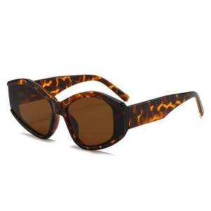 Chic oversized tortoise shell polygon sunglasses with coffee lenses for a vintage look