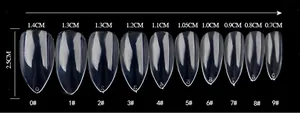Größentabelle für 2,5cm lange klare Mandelnägel in zehn Breiten von 0,7cm bis 1,4cm