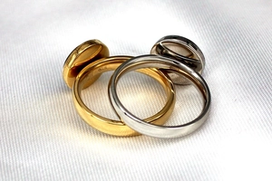 Close-up of S925 sterling silver DIY ring bases in gold and silver finishes