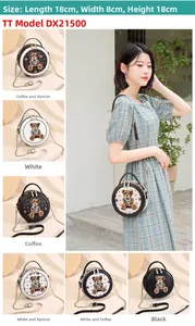 Détails du sac bandoulière rond avec texture matelassée et motif ours mignon