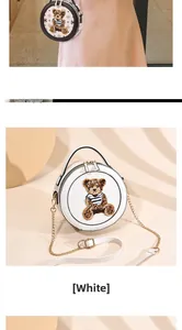 Détail du sac rond blanc avec broderie ours en 3D et fermeture éclair dorée élégante