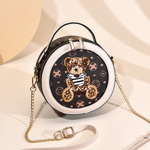 Sac bandoulière rond marron avec broderie ours en peluche et motif monogramme vintage