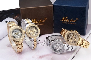 Classic round alloy quartz watch for women with rhinestones in a luxury gift box