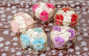 Set of 5 heart-shaped wire baskets with colorful soap roses in gold frames