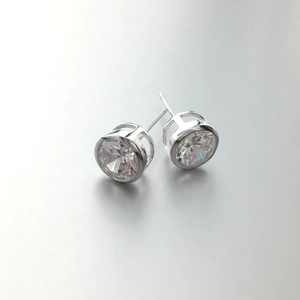 Classic 925 silver stud earrings with round clear zircon in a bezel setting for men