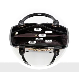 Vue intérieure d'un sac à main en cuir verni noir avec compartiments fonctionnels