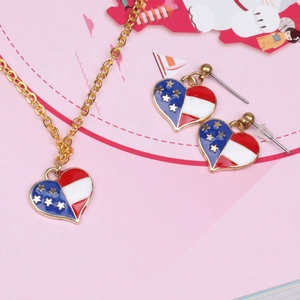 Schickes goldenes Herzschmuckset mit US-Flaggen-Design inklusive Kette und Ohrringen