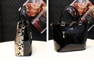 Détail du sac à main en cuir verni noir avec paillettes florales dorées et fermetures éclair