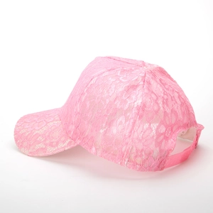 Seitenansicht einer rosa Damen-Baseballkappe aus Spitze, atmungsaktiver Sommerhut.