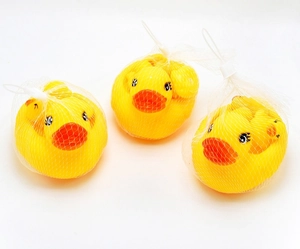 Mesh bag packaging for yellow rubber duck set with large duck and small ducklings