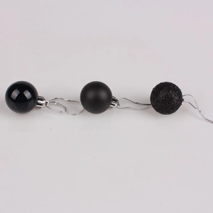 Detail of 3cm black Christmas balls in shiny, matte, and glitter finishes for tree decor