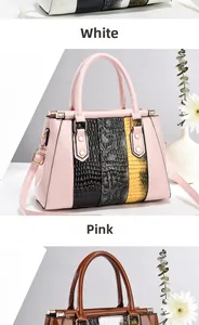 Detailansicht der Handtasche mit Krokodilprägung in Rosa und Weiß mit Metallschnalle