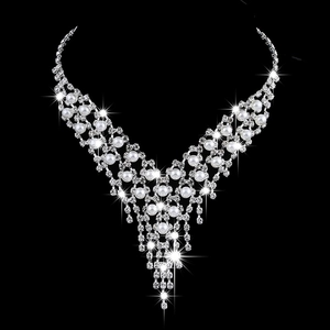 Elegant bridal jewelry set with silver V-shaped necklace, pearls and sparkling rhinestones