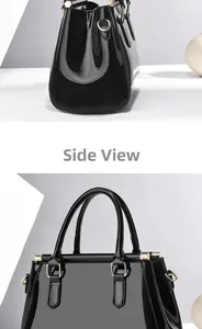 Detailansicht der schwarzen Lackledertasche mit goldenen Metallring-Beschlägen