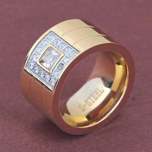 18K gold-plated stainless steel 12mm geometric ring with square zircon stone on brown fabric