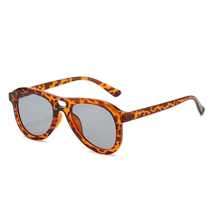 Occhiali da sole aviator tartarugati classici con lenti grigie e design a doppio ponte