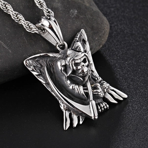 Pendentif faucheuse en acier inoxydable poli avec ailes sur collier à chaîne torsadée