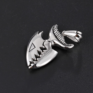 Titanium steel necklace with creative silver crocodile tooth pendant for men