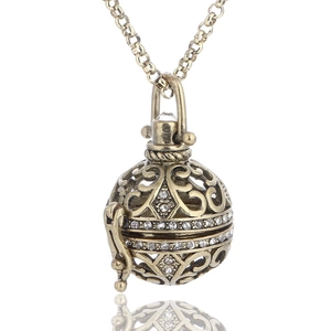 Collana con ciondolo a sfera cava vintage per oli essenziali e decorazione con strass