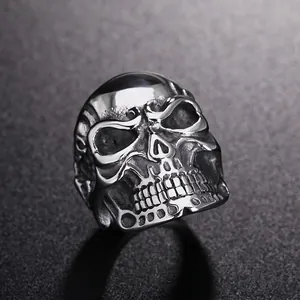 Anello da uomo teschio stile gotico in argento nero vintage con dettagli realistici
