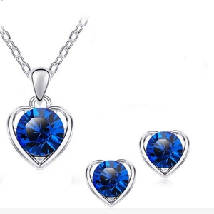 Elegantes Set aus Herzkette und Ohrringen mit tiefblauen runden Kristallakzenten