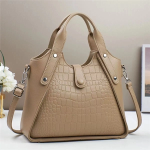 Grande borsa a mano kaki con motivo a coccodrillo e texture in pelle liscia da donna