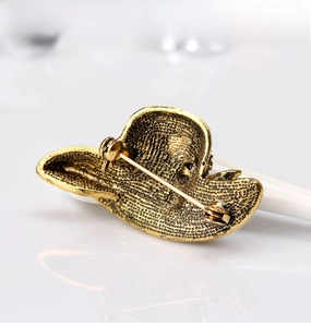 Detail of the back structure and pin clasp of a gold sun hat brooch made of alloy